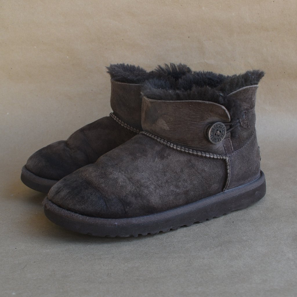* Ugg Mini Bailey Button Shearling Lined Boot 6